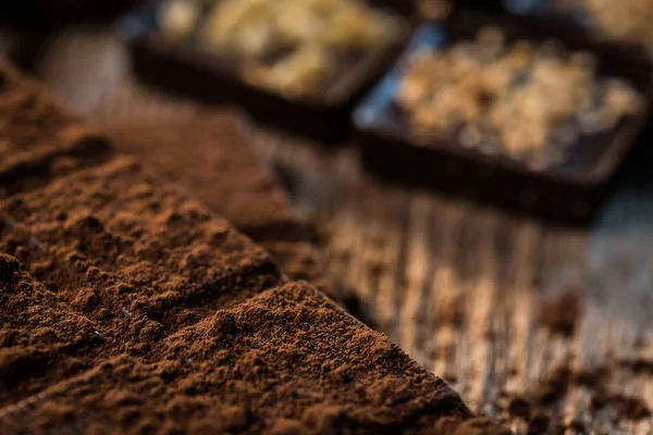 Köstliche Aromatische Schokolade Auf Holzgrund — Stockfoto