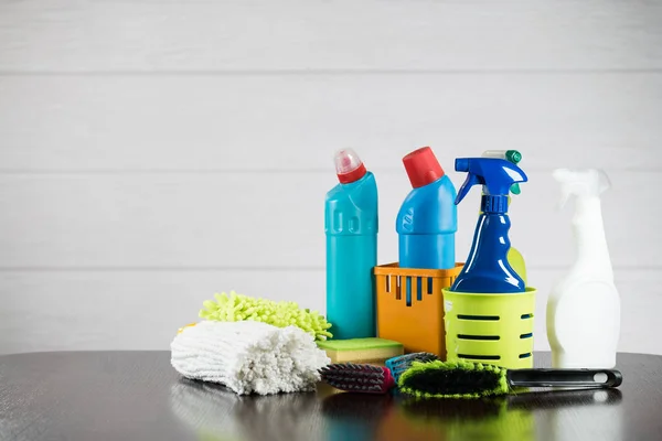 Temizlik Kavramı Çeşitli Temizlik Ürünleri Tipografi Için Yer — Stok fotoğraf