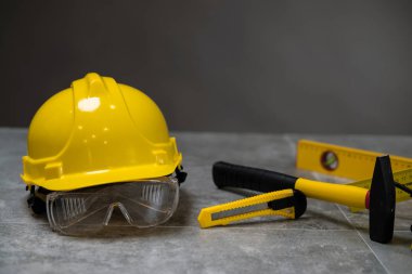 Sarı tamir ve inşaat için araçlar kümesi