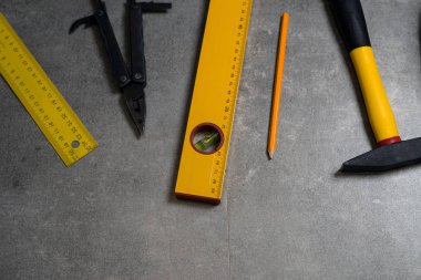 Sarı tamir ve inşaat için araçlar kümesi