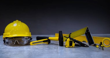 Sarı tamir ve inşaat için araçlar kümesi