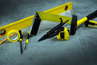 Sarı tamir ve inşaat için araçlar kümesi