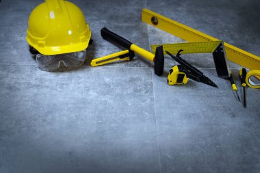 Sarı tamir ve inşaat için araçlar kümesi