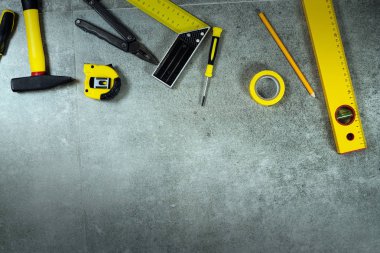 Sarı tamir ve inşaat için araçlar kümesi