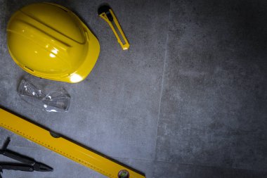 Sarı tamir ve inşaat için araçlar kümesi