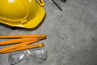 Sarı tamir ve inşaat için araçlar kümesi