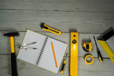 Sarı tamir ve inşaat için araçlar kümesi