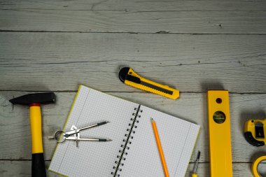 Sarı tamir ve inşaat için araçlar kümesi