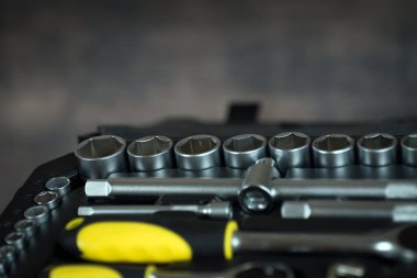 Sarı tamir ve inşaat için araçlar kümesi