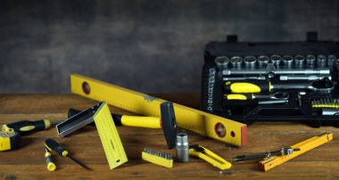 Sarı tamir ve inşaat için araçlar kümesi