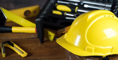 Sarı tamir ve inşaat için araçlar kümesi