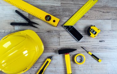 Sarı tamir ve inşaat için araçlar kümesi