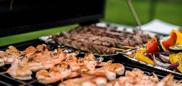Aptit Retande Räkor Och Kött Med Grönsaker Matlagning Grillen — Stockfoto