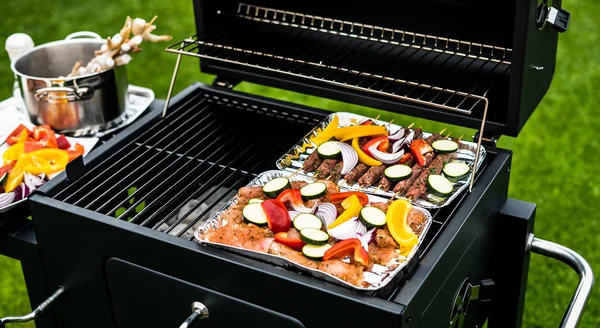 Aptit Retande Räkor Och Kött Med Grönsaker Matlagning Grillen — Stockfoto