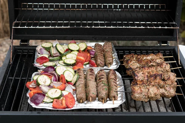 Carne Apetitosa Com Legumes Frescos — Fotografia de Stock