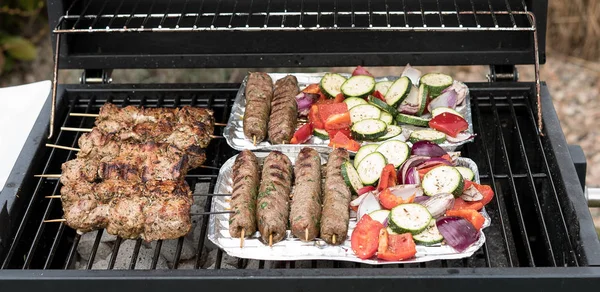 Carne Apetitosa Com Legumes Frescos — Fotografia de Stock