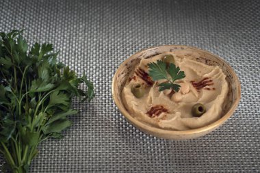Humus taze nohut ve maydanoz, geleneksel Levanten daldırma ile