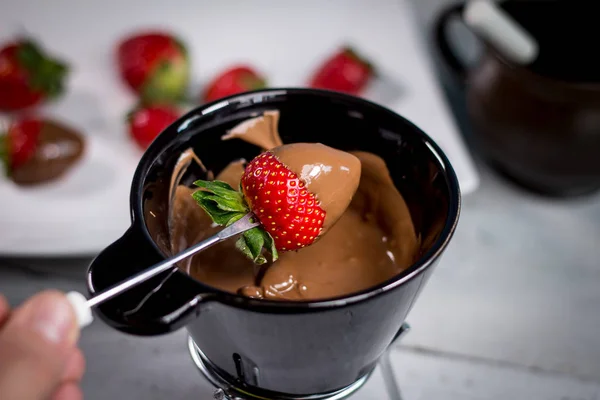 Deliciosa Fresa Madura Con Chocolate Con Leche — Foto de Stock