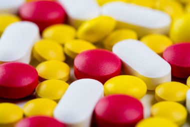 Renkli hap tedavisi için yakın çekim.