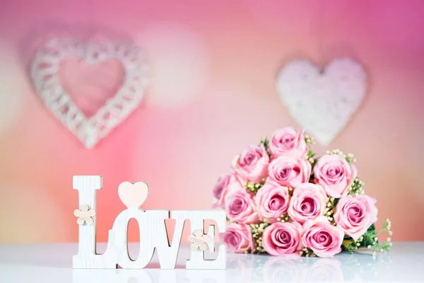Koncepcja Walentynki Drewniane Słowo Miłość Sercem — Zdjęcie stockowe