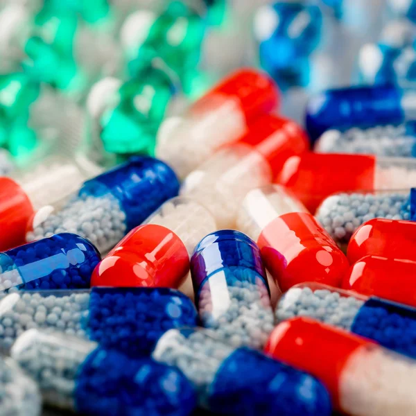Gros Plan Des Pilules Colorées Pour Traitement — Photo