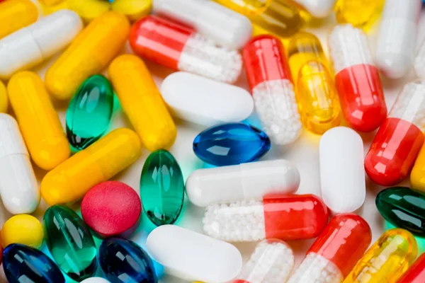 Gros Plan Des Pilules Colorées Pour Traitement — Photo