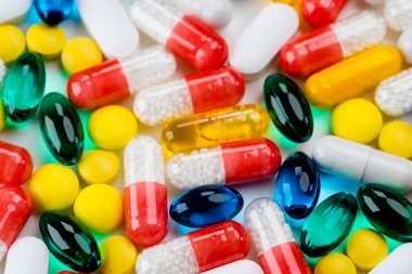 Renkli hap tedavisi için yakın çekim.