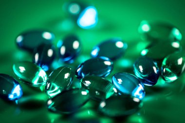 Renkli hap tedavisi için yakın çekim.