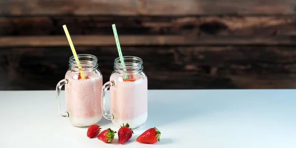 Smoothie Mit Erdbeeren Konzept Der Gesunden Ernährung — Stockfoto