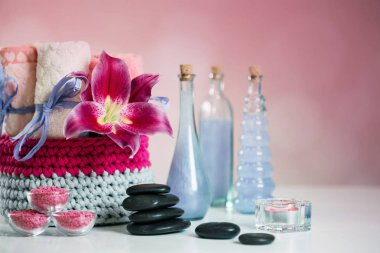 Aromaterapi kavramı. Mumlar, gevşeme için organik ilaç.