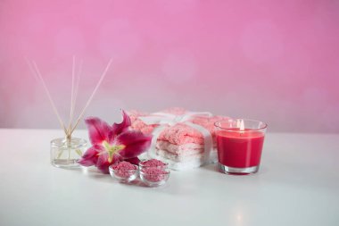 Aromaterapi kavramı. Mumlar, gevşeme için organik ilaç.