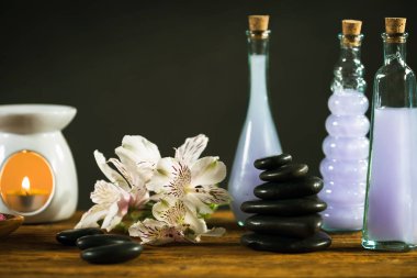 Aromaterapi kavramı. Mumlar, gevşeme için organik ilaç.