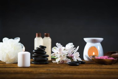 Aromaterapi kavramı. Mumlar, gevşeme için organik ilaç.