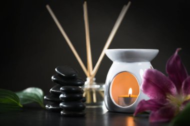 Aromaterapi kavramı. Mumlar, gevşeme için organik ilaç.