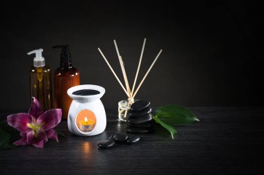 Aromaterapi kavramı. Mumlar, gevşeme için organik ilaç.