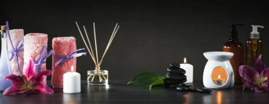 Aromaterapi kavramı. Mumlar, gevşeme için organik ilaç.