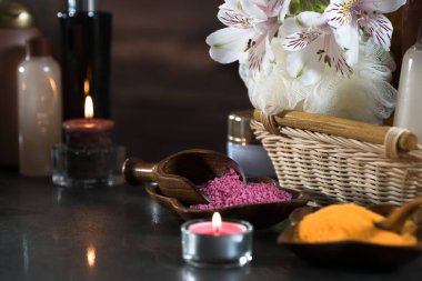 Aromaterapi kavramı. Mumlar, gevşeme için organik ilaç.