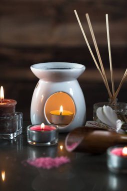 Aromaterapi kavramı. Mumlar, gevşeme için organik ilaç.