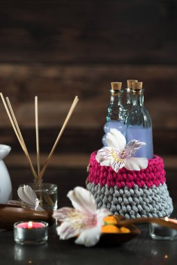 Aromaterapi kavramı. Mumlar, gevşeme için organik ilaç.