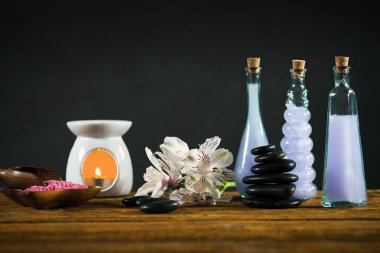 Aromaterapi kavramı. Mumlar, gevşeme için organik ilaç.