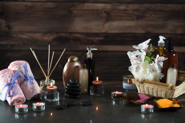 Aromaterapi kavramı. Mumlar, gevşeme için organik ilaç.