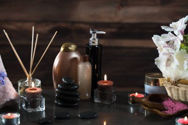 Aromaterapi kavramı. Mumlar, gevşeme için organik ilaç.