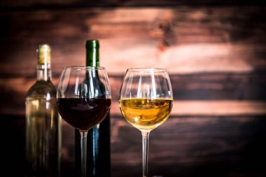 Kırmızı ve beyaz şarap, alkollü içecekler.