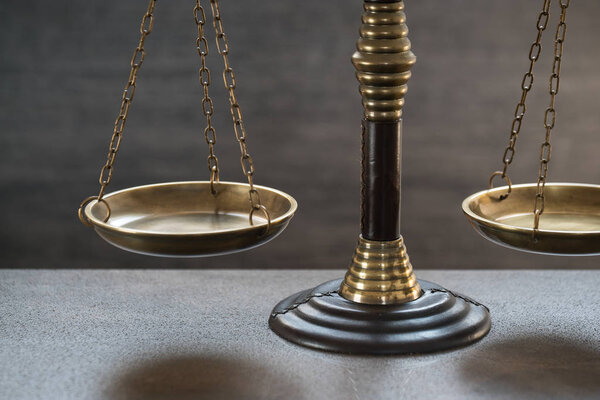 Шкала, изолированные на размытом фоне
