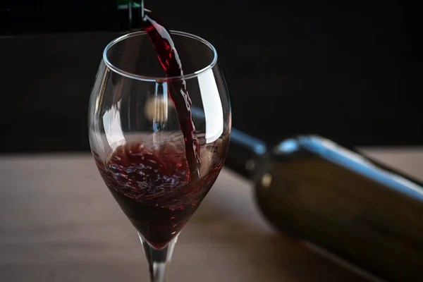 Aromatyczne Wino Szkle Niewyraźne Tło — Zdjęcie stockowe