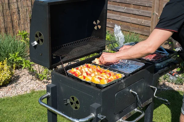 Close View Man Cooking Meat Kebabs Vegetables Grill — Stock Photo, Image