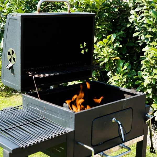 Grill Mit Zubereiteter Holzkohle Zum Grillen Freien — Stockfoto