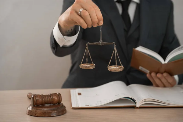 Rechter Zittend Aan Houten Tafel Werkend Functie — Stockfoto