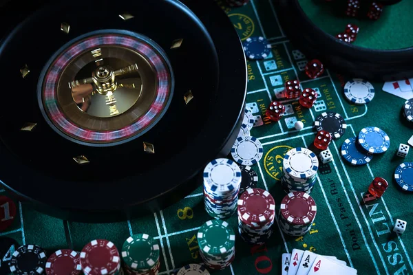 Poker Chips Com Roleta Conceito Jogos Azar — Fotografia de Stock