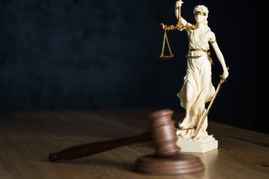 Hukuk ve Adalet, Kör Tanrıça Themis 'in Heykeli.